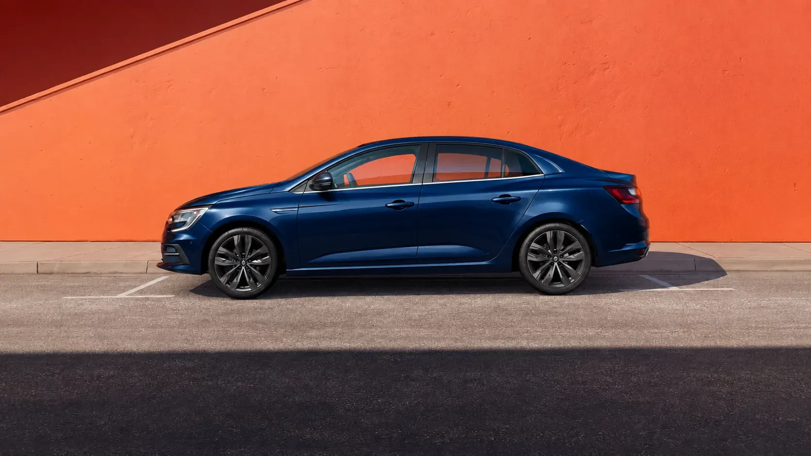 Renault Megane 4 Sedan, sürücü tarafından yan görünüm